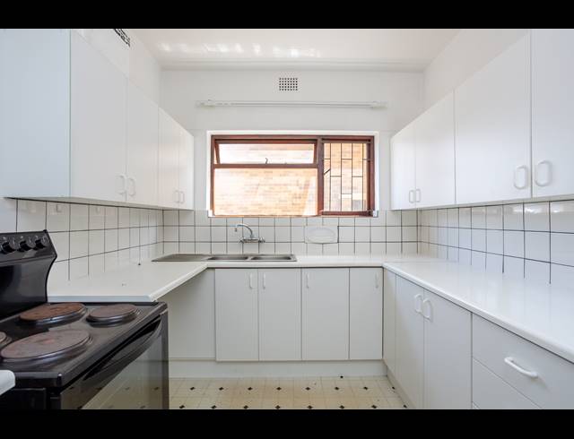 3 BEDROOM APARTMENT RENTED IN WYNBERG UPPER